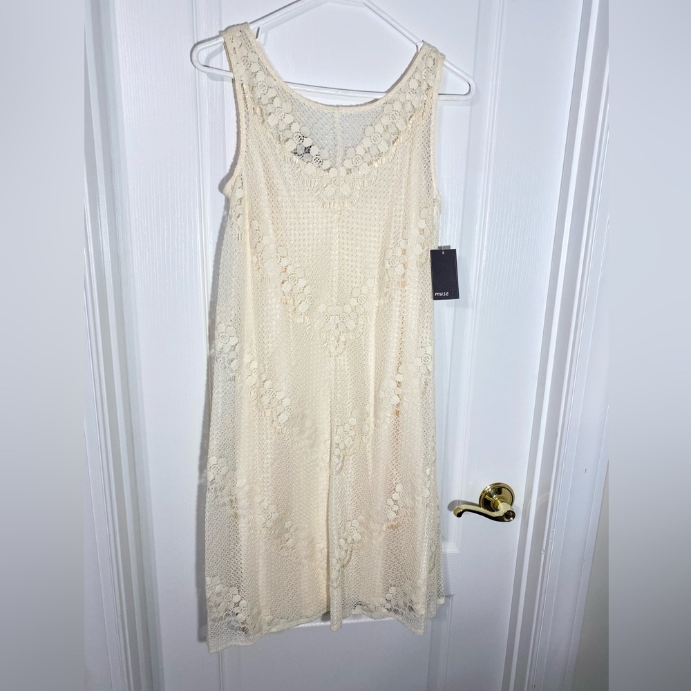 Muse Lace Overlay V Back Sleeveless Shift Dress Cream Size 4